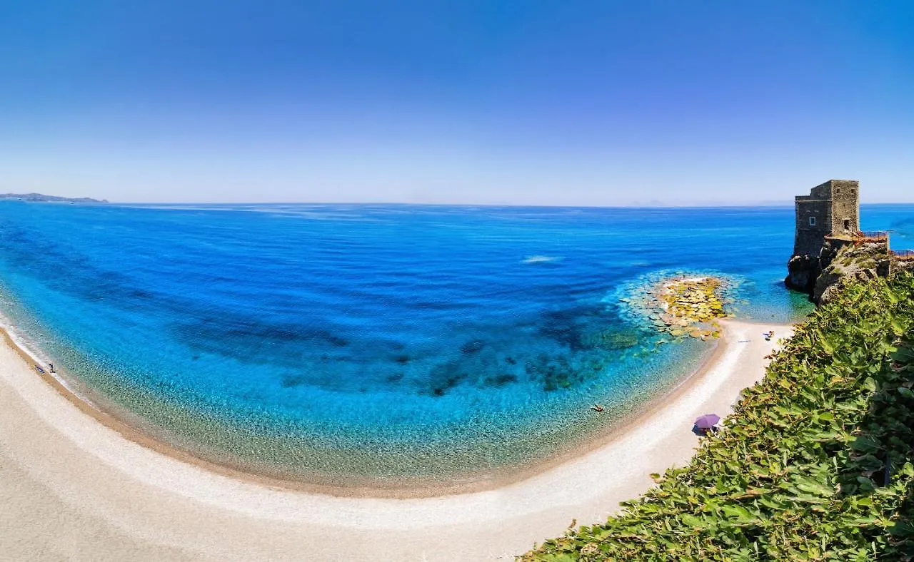 Laguna Blu davanti alle Isole Eolie Piraino Appartamento