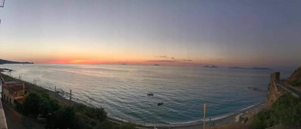 Laguna Blu davanti alle Isole Eolie Piraino